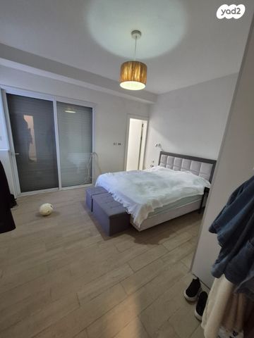 דירת גן, יוני נתניהו 1008, קרית ארבע