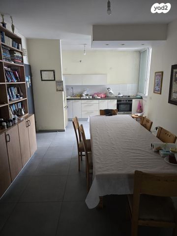 דירה, מקס נורדאו, בת ים