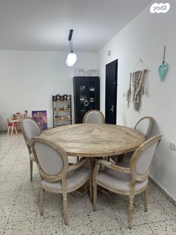 דירה, הדולב, צורן, קדימה צורן