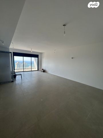 דירה, אמנון ליפקין שחק, נוף הטיילת, נתניה