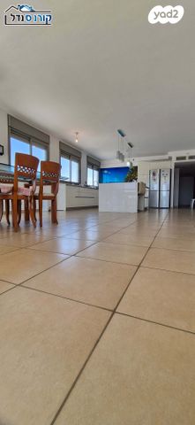 גג/ פנטהאוז, דרך לוי אשכול 70, קיראון, קרית אונו