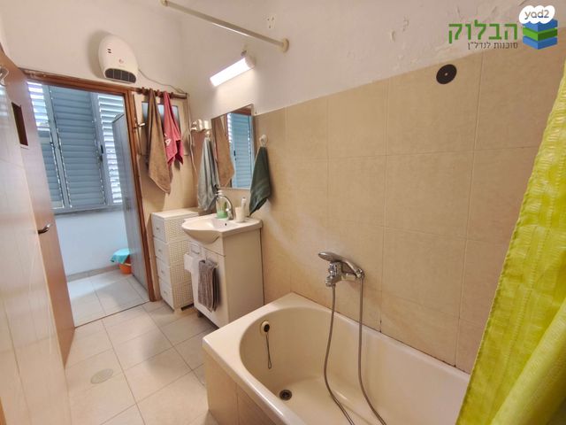 דירה, רמב"ם, ראשון לציון