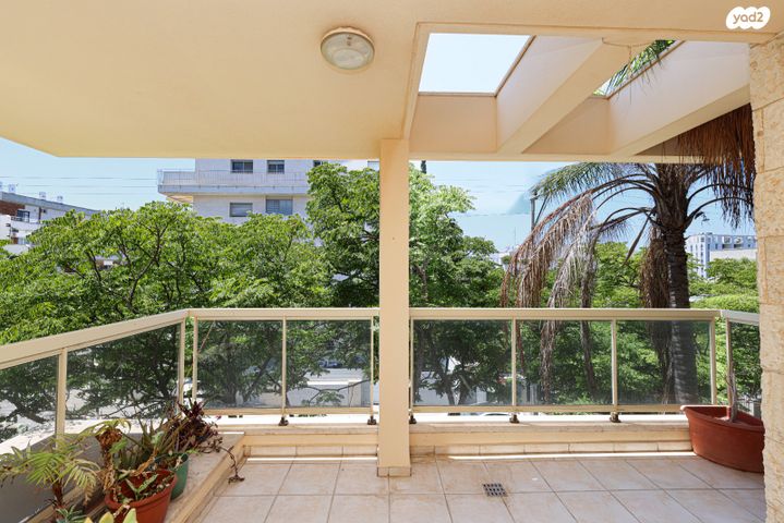 דירה, א.ד. גורדון, הרצליה הצעירה, הרצליה