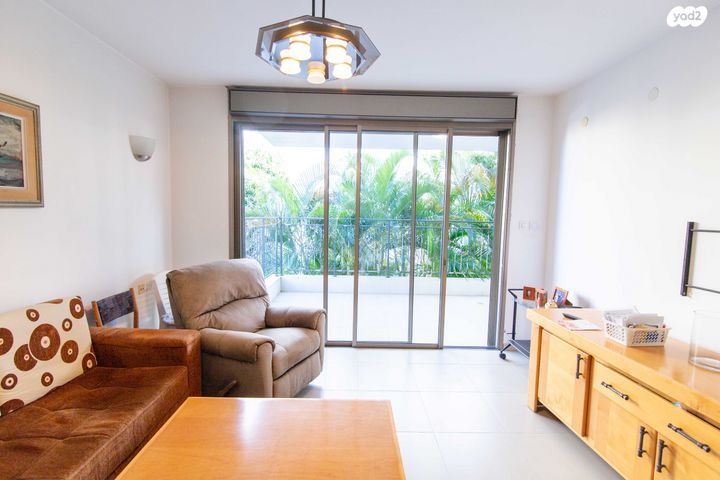 דירה, מנדלי מוכר ספרים, אגרובנק, חולון