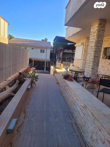 דו משפחתי, אילת