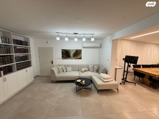 דירת גן, רחמים פיטוסי, עכו