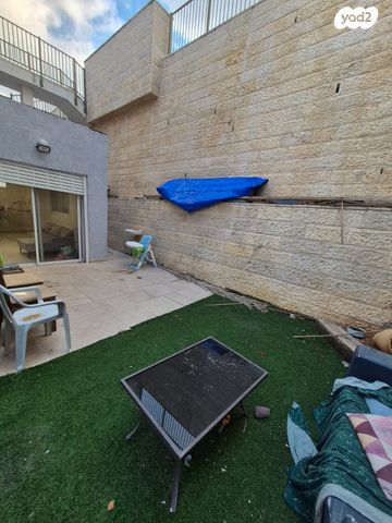 דירת גן, יוני נתניהו 1008, קרית ארבע