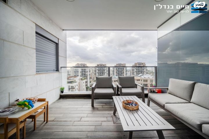 דירה, ש"י עגנון, קרית אונו