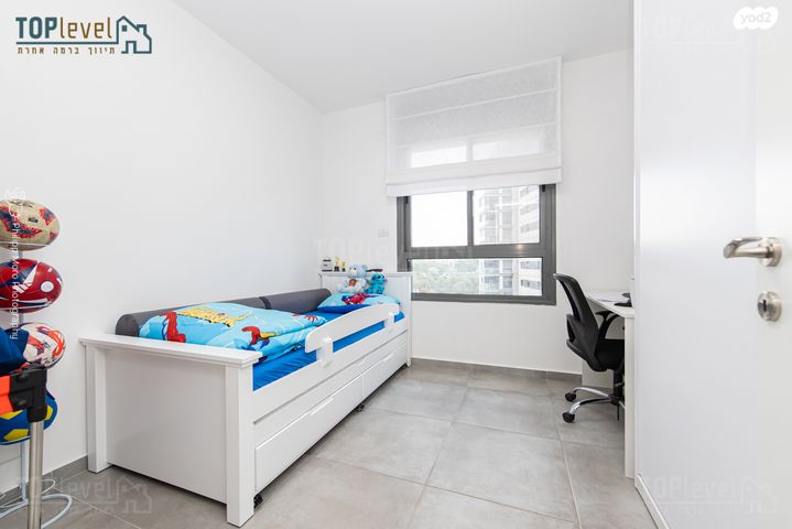 דירה, לח"י, גלי כרמל, טירת כרמל