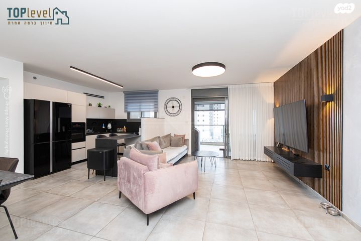 דירה, לח"י, גלי כרמל, טירת כרמל