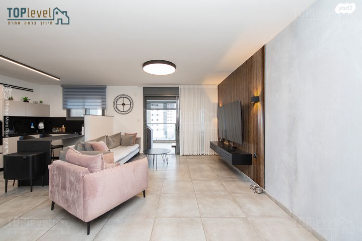 דירה, לח"י, גלי כרמל, טירת כרמל