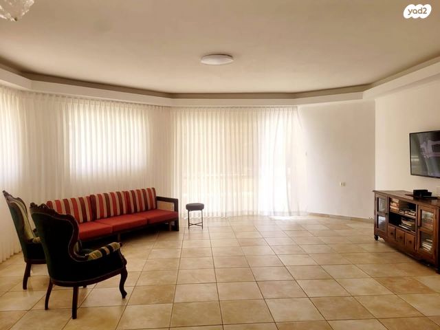 דו משפחתי, אילת