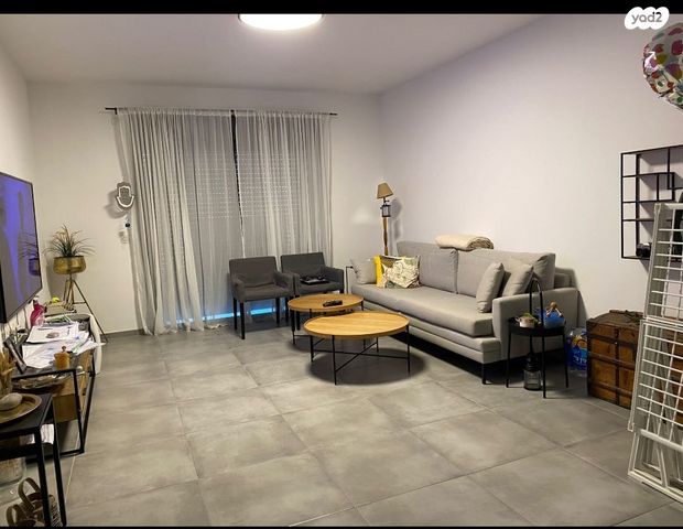 דירה, נתן אלתרמן, פסגות אפק, ראש העין