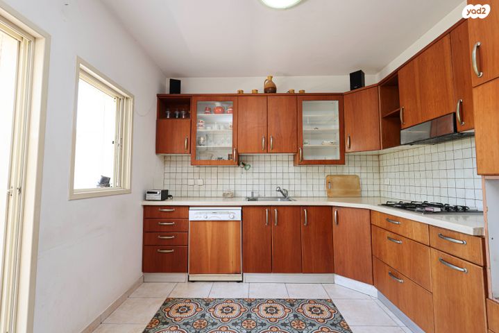 דירה, א.ד. גורדון, הרצליה הצעירה, הרצליה