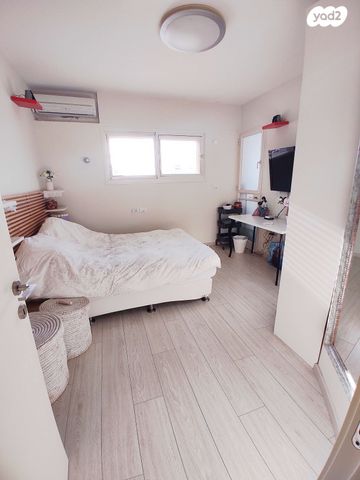 גג/ פנטהאוז, הגיבורים, מרכז העיר, חדרה