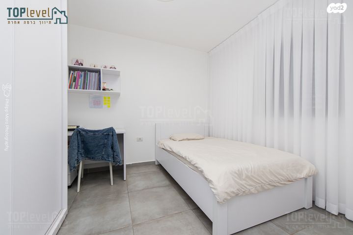 דירה, לח"י, גלי כרמל, טירת כרמל