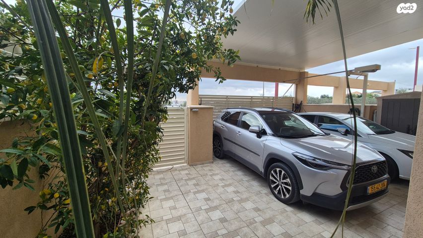 דו משפחתי, אורנית, אורנית