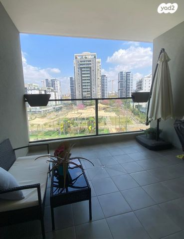 דירה, נתן אלתרמן, פסגות אפק, ראש העין