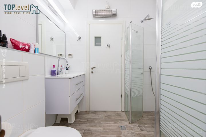 דירה, לח"י, גלי כרמל, טירת כרמל