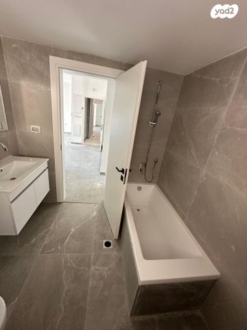 דירה, אלכסנדר זייד 33, קרית חיים מזרחית, חיפה