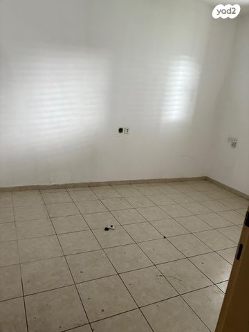 דירה, בנארי יצחק, רחובות החדשה, רחובות