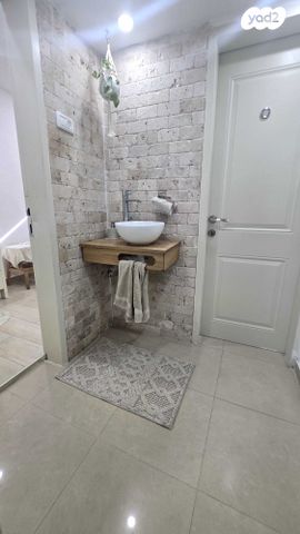 דירת גן, יצחק רבין, צפת