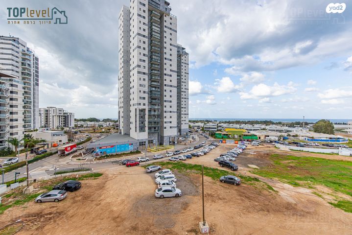 דירה, לח"י, גלי כרמל, טירת כרמל