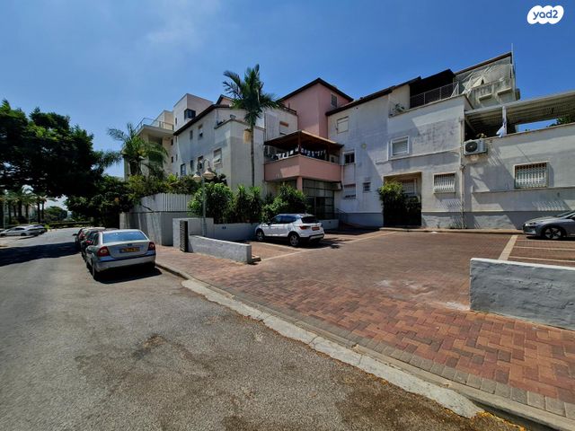 דירה, הדולב, צורן, קדימה צורן