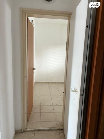 דירה, בנארי יצחק, רחובות החדשה, רחובות