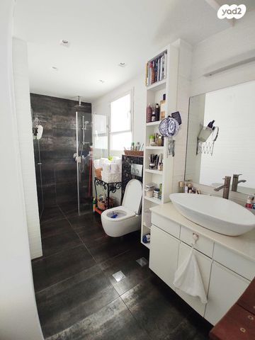 גג/ פנטהאוז, הגיבורים, מרכז העיר, חדרה