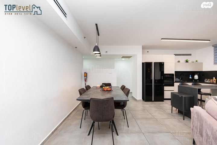 דירה, לח"י, גלי כרמל, טירת כרמל