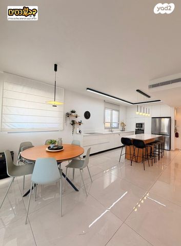 גג/ פנטהאוז, משה שרת, מורשת, מודיעין מכבים רעות