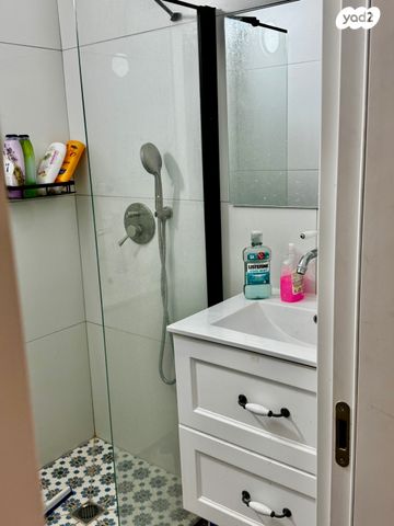 דירה, אושיות, רחובות