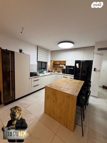 דירה, יוסף אבו, נתיבות מערב, נתיבות