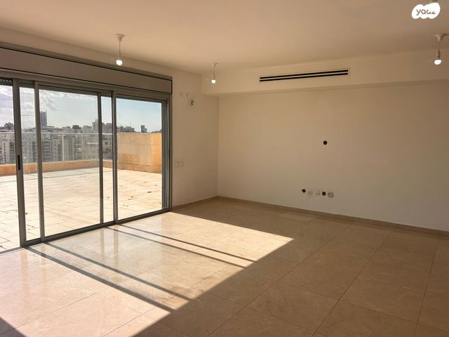 גג/ פנטהאוז, הדס, קרית אילון, חולון