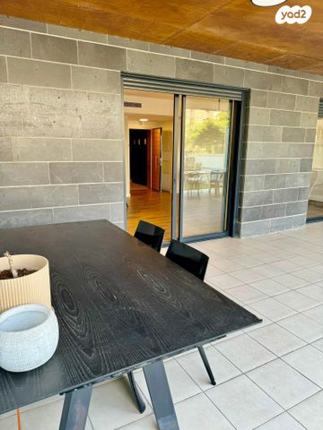 דירת גן, מרכז דרום, רעננה