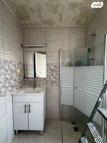 דירה, ז'בוטינסקי 18, צור שלום, קרית ביאליק