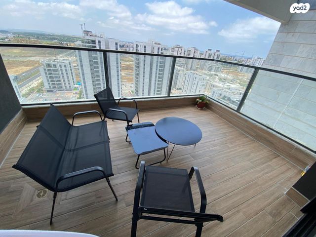 דירה, חיים לבב, יצחק שמיר, נהריה