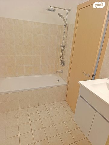 דירה, הרא"ז, א' / צפון מזרח העיר, רחובות