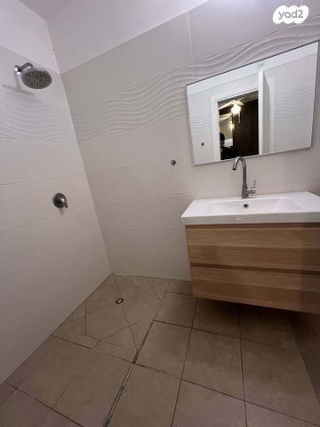 דירה, הרב יחיא ערוסי, גבעת ציון, אשקלון