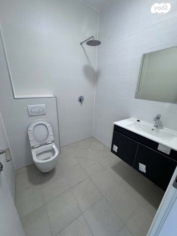 דירה, חצוצרה, המוזיקה, שדרות