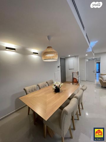 דירת גן, רחל אמנו, המושבה היוונית, ירושלים