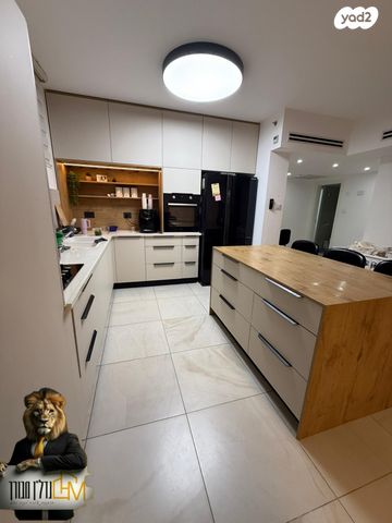 דירה, יוסף אבו, נתיבות מערב, נתיבות