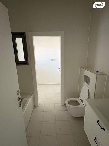 דירה, נחל עבדת, אפיקי הנחל / אופקים החדשה, אופקים