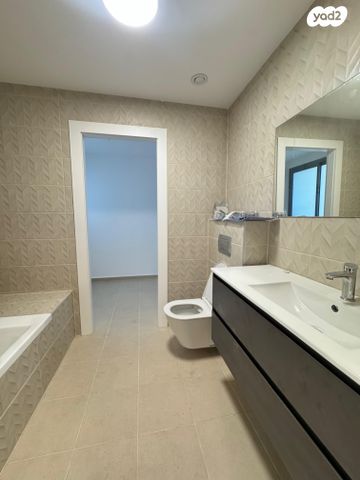 דירה, שדרות בן אב"י 6, נוף הטיילת, נתניה