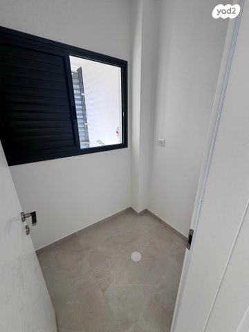 דירה, חצוצרה, המוזיקה, שדרות