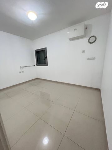 דירה, הרב יחיא ערוסי, גבעת ציון, אשקלון