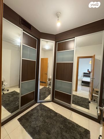 דירה, קריניצי, שכונת בן גוריון, מרכז העיר ג', רמת גן