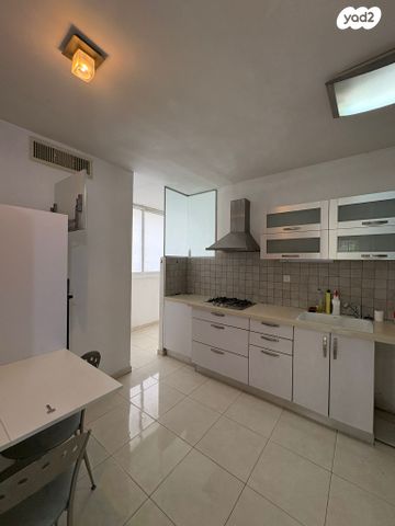 דירה, קריניצי, שכונת בן גוריון, מרכז העיר ג', רמת גן