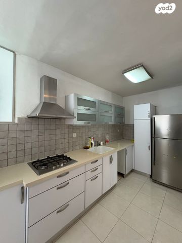 דירה, קריניצי, שכונת בן גוריון, מרכז העיר ג', רמת גן